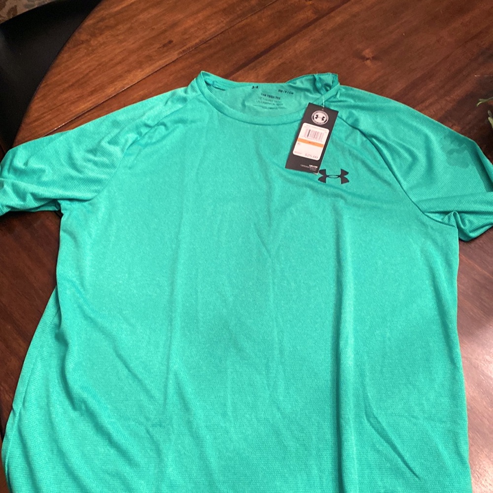 BNWT under armour tech tee